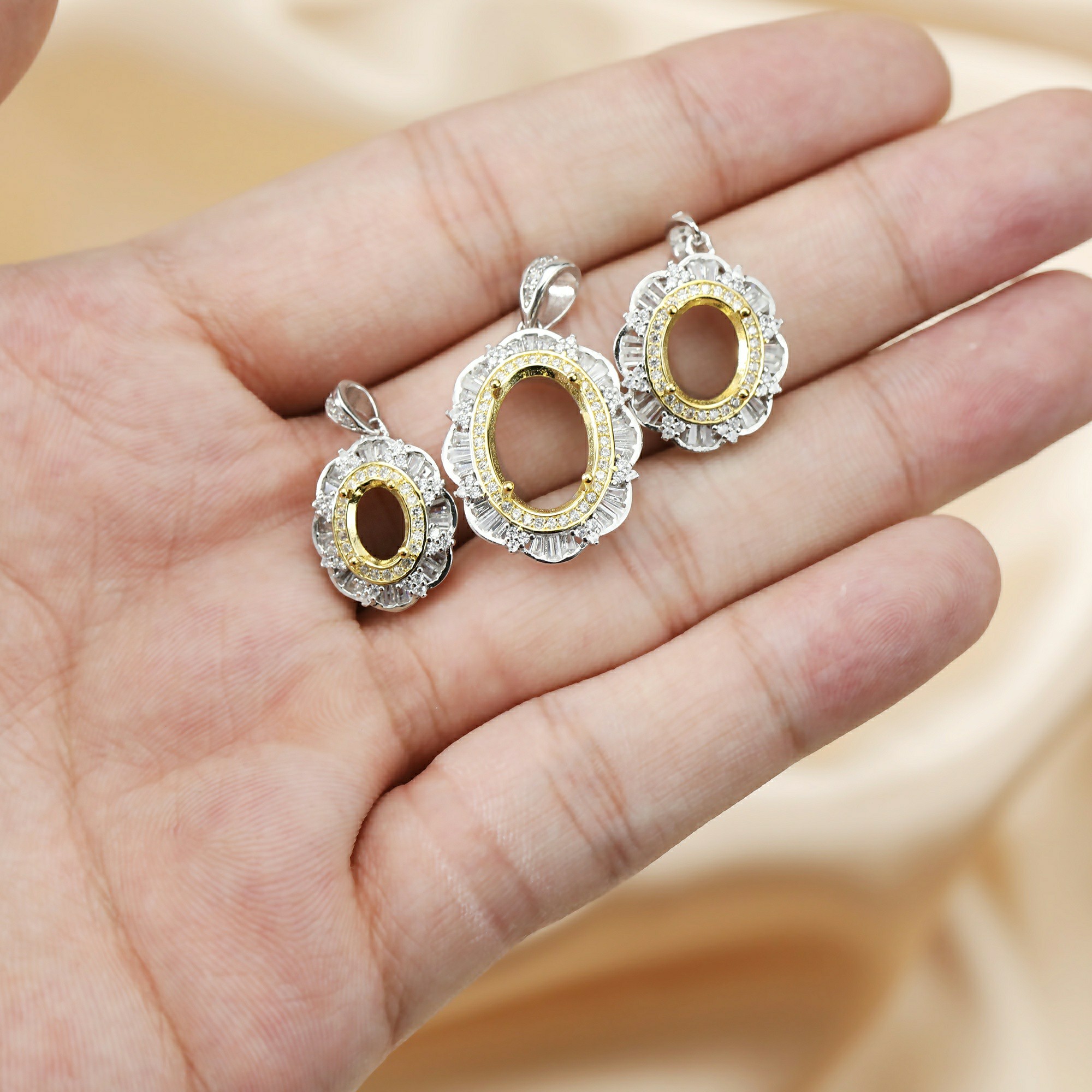 Çoklu boyut Oval çerçeve altın - Bezels Set Pendant incelemesi ve fiyatı